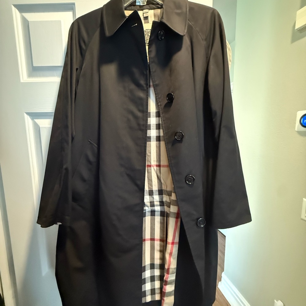 Burberry Black and Cream Trench Coat with Iconic Lining